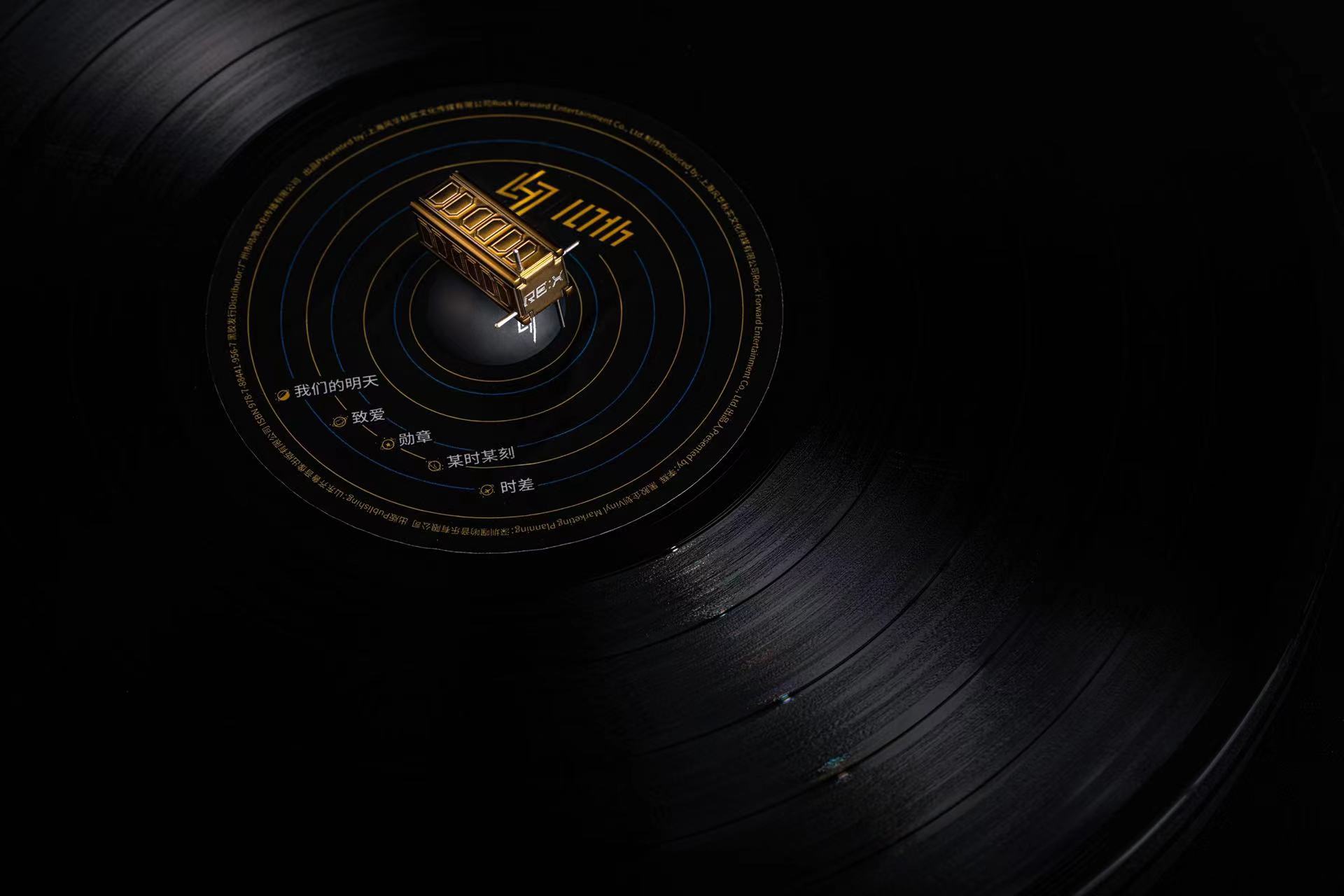 鹿晗10周年精选集12月27日开启预售用黑胶唱片刻录十年音乐记忆