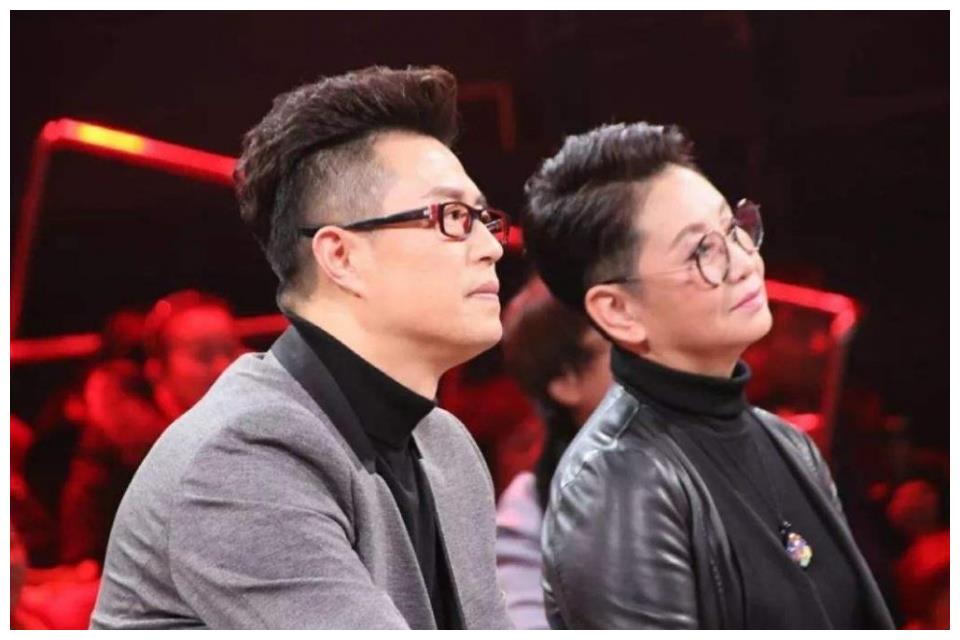 瘫痪妻子2年不离不弃,50岁再当爹成赢家|央视|白燕升|周佳_新浪新闻