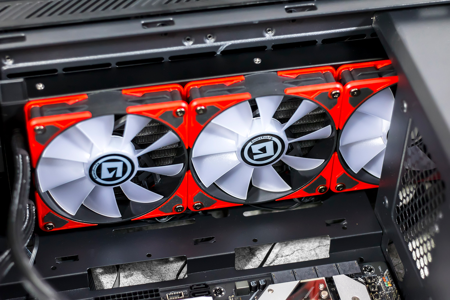 美商艾湃电竞titan360oc水冷散热器评测高效冷却且极具个性