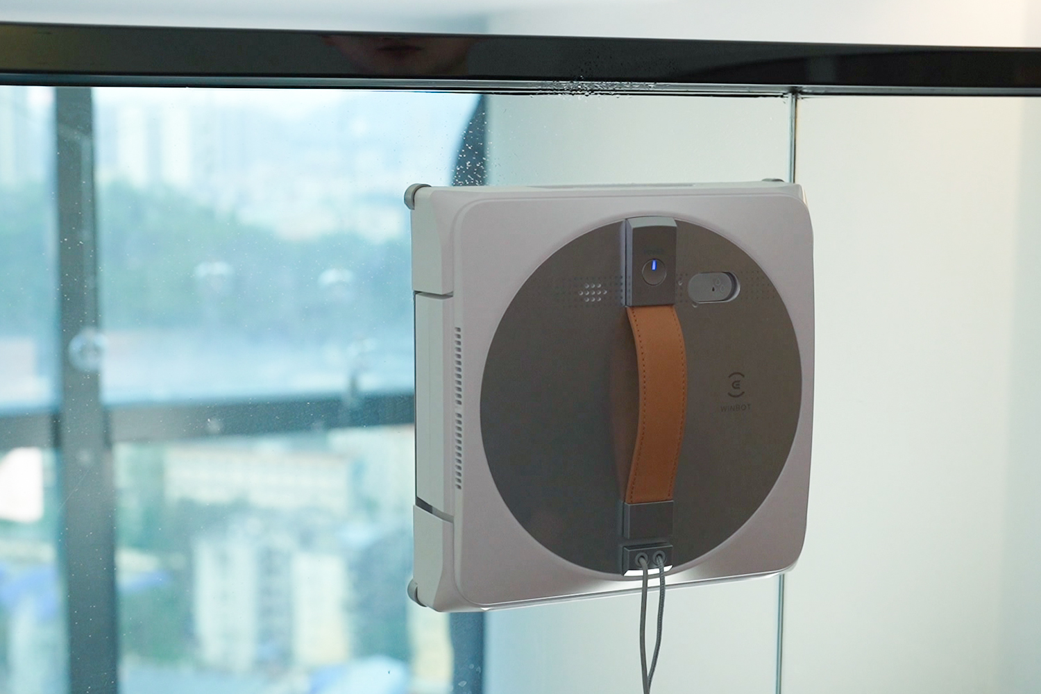 春节大扫除必备科沃斯窗宝winbotw1pro擦窗机器人