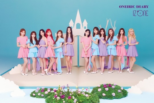 IZ*ONE 3rd迷你专辑《Oneiric Diary》追加公开官方照片优雅的礼服姿态