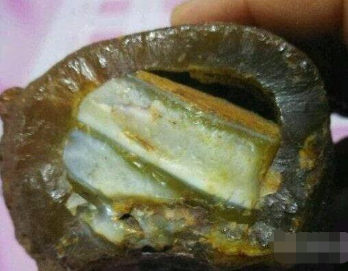 捡回来的宝奇怪石头切开一看:里面竟还有这宝贝