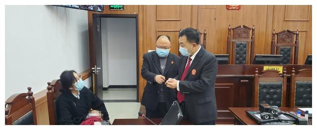 审判席上突发心脏病 庭审现场秒变抢救室休闲区蓝鸢梦想 - Www.slyday.coM 审判席上突发心脏病 庭审现场秒变抢救室休闲区蓝鸢梦想 - Www.slyday.coM