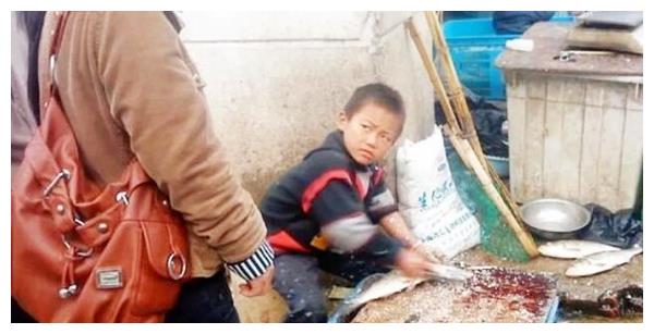 网红“杀鱼弟”自尽：喝掉的不止是百草枯，还有对原生家庭的绝望休闲区蓝鸢梦想 - Www.slyday.coM