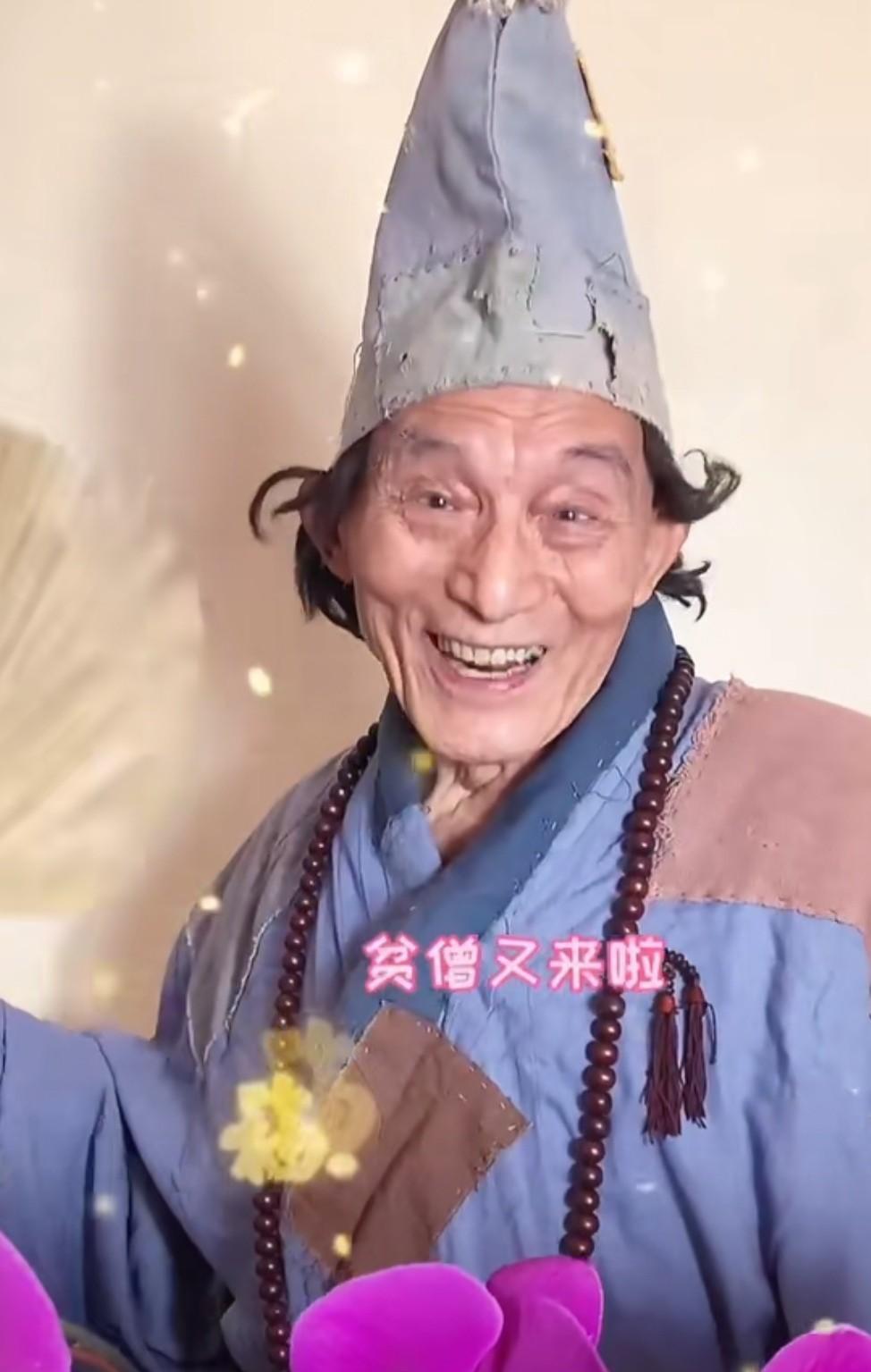 87岁的游本昌晒自己读书的视频,笑声爽朗中气足