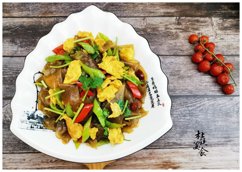 这种粉皮做法,吃过的很少,吃饱也能吃半盘,更有粉皮防粘妙招