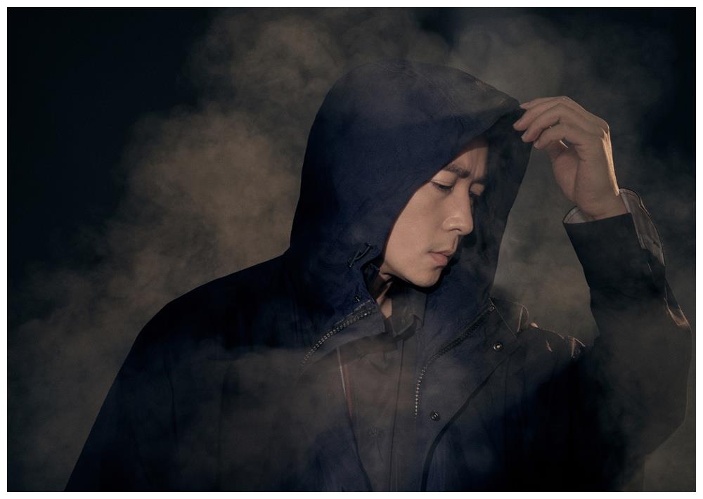 保剑锋《俊仕》杂志秋季时尚照片曝光 复古质感展现时尚魅力