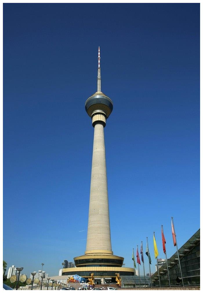 北京很有代表性的一座电视塔,总高405米,门票却要90元