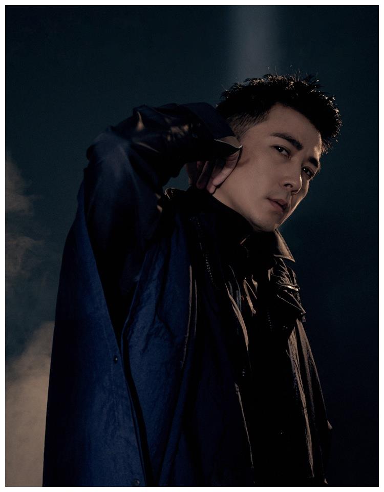 保剑锋《俊仕》杂志秋季时尚照片曝光 复古质感展现时尚魅力