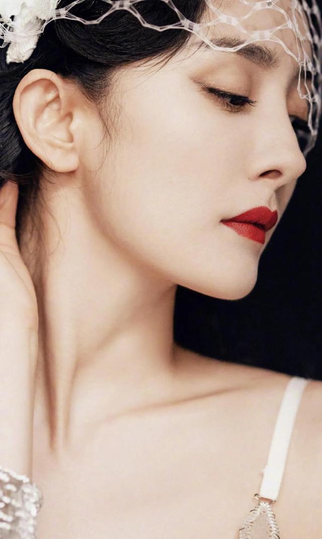 最美的女王女神杨幂最耀眼每次出镜都令人眼前一亮