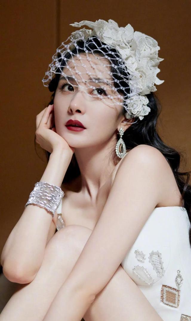 最美的女王女神杨幂最耀眼每次出镜都令人眼前一亮