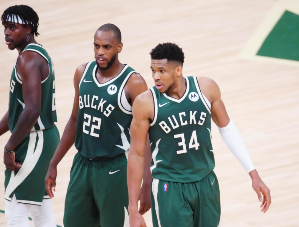 卫冕冠军开始发力,三巨头合体后八连胜,字母哥奉献精彩绝杀|雄鹿|卫冕