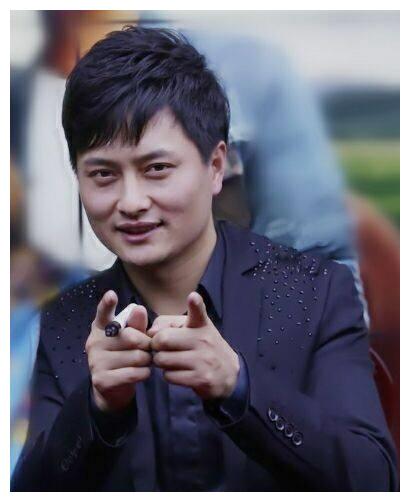 郭津彤近照她与老公云飞两个人也有了女儿女儿长得非常可爱