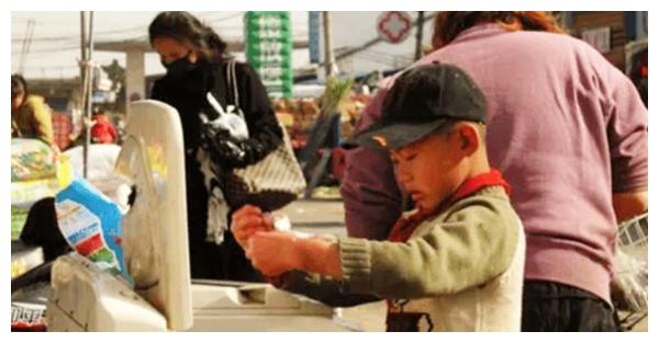 网红“杀鱼弟”自尽：喝掉的不止是百草枯，还有对原生家庭的绝望休闲区蓝鸢梦想 - Www.slyday.coM