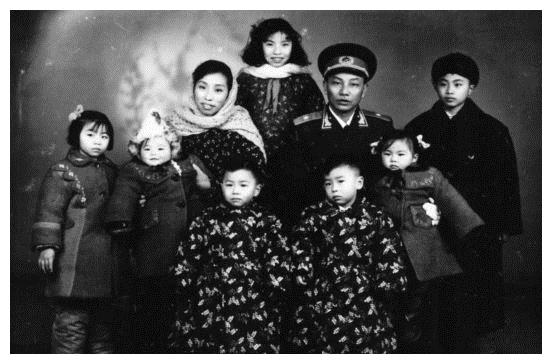 熊应堂少将一家陈再道上将一家建国初期李懋之少将夫妇和两个女儿