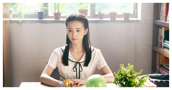 33岁刘诗诗扮高中生无违和 公主辫子配校服太萌|李浩轩|刘诗诗|辫子