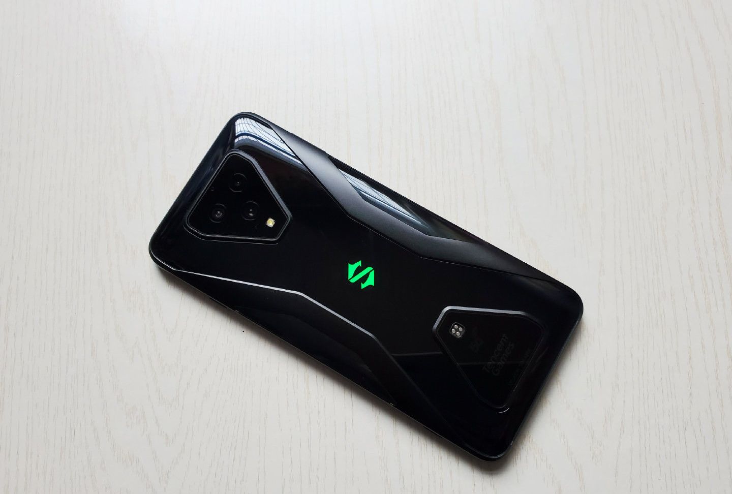 腾讯黑鲨游戏手机3开箱图赏