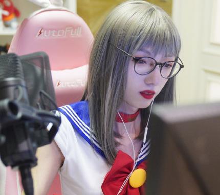 星之守护者刘世宇?mlxg女装来袭,姿态:我不应该点进去看的