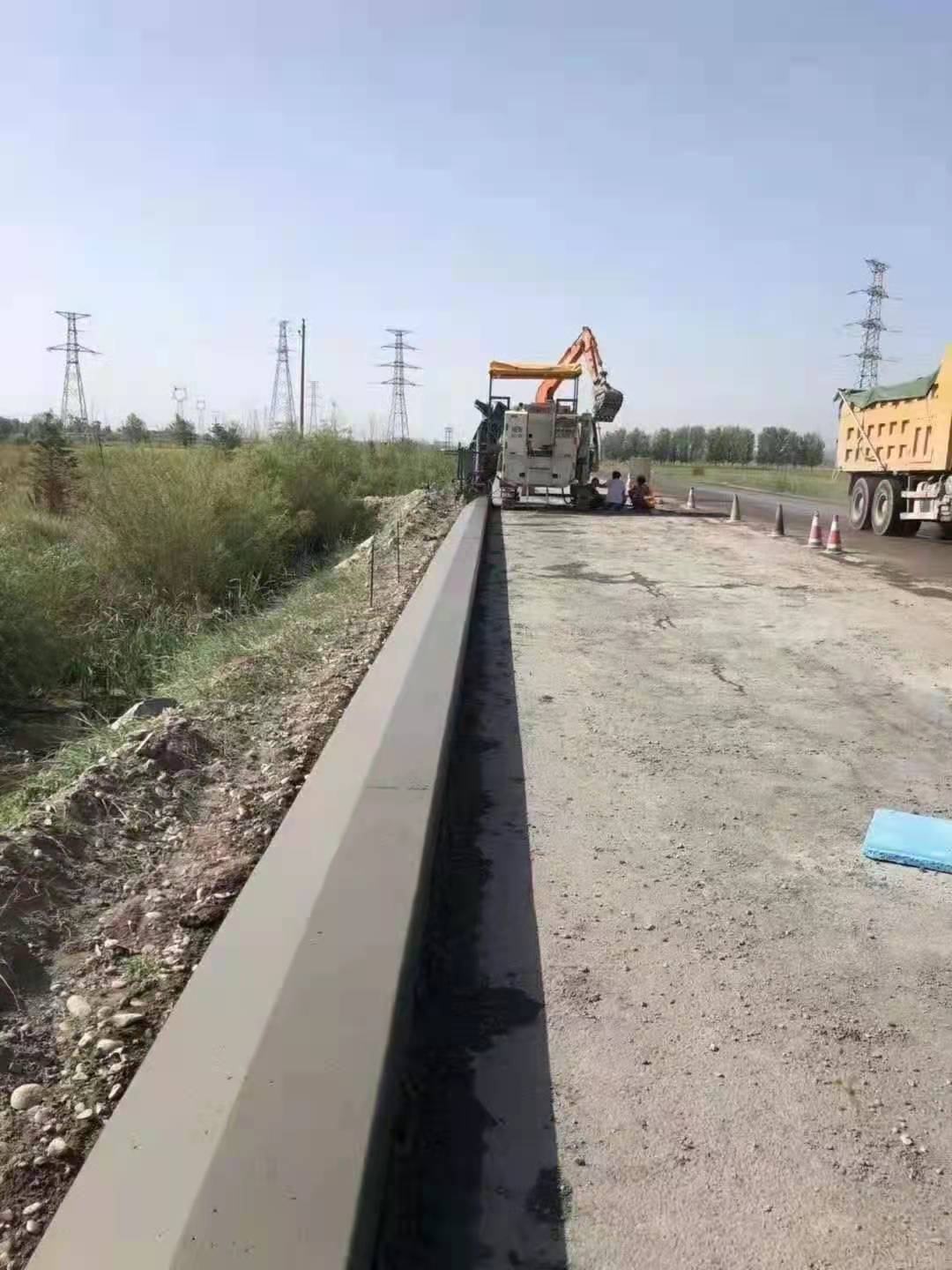 硬路肩滑模机施工