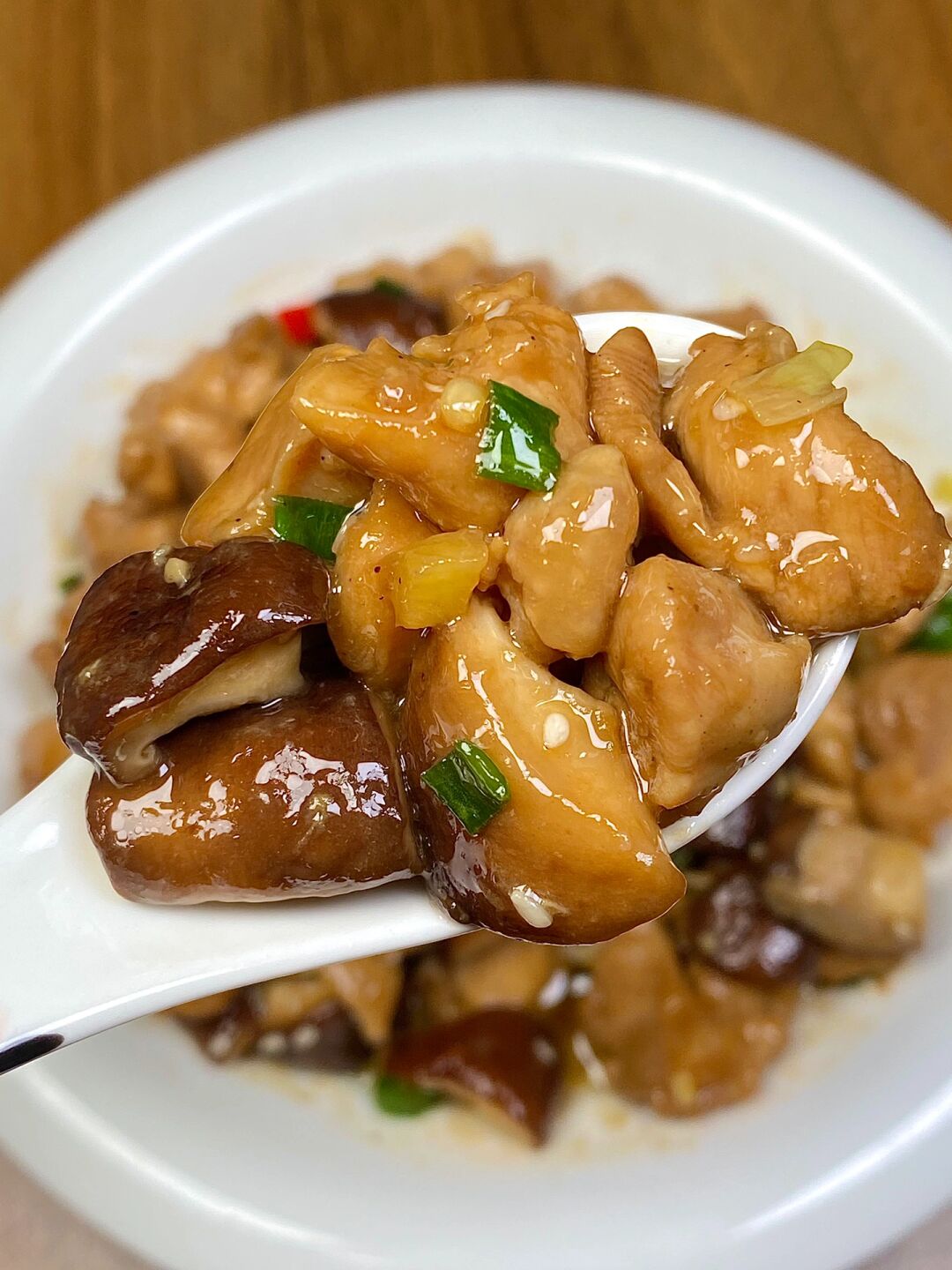 美味菜肴双菇滑鸡详细做法-教你做菜-山西新东方烹饪学校