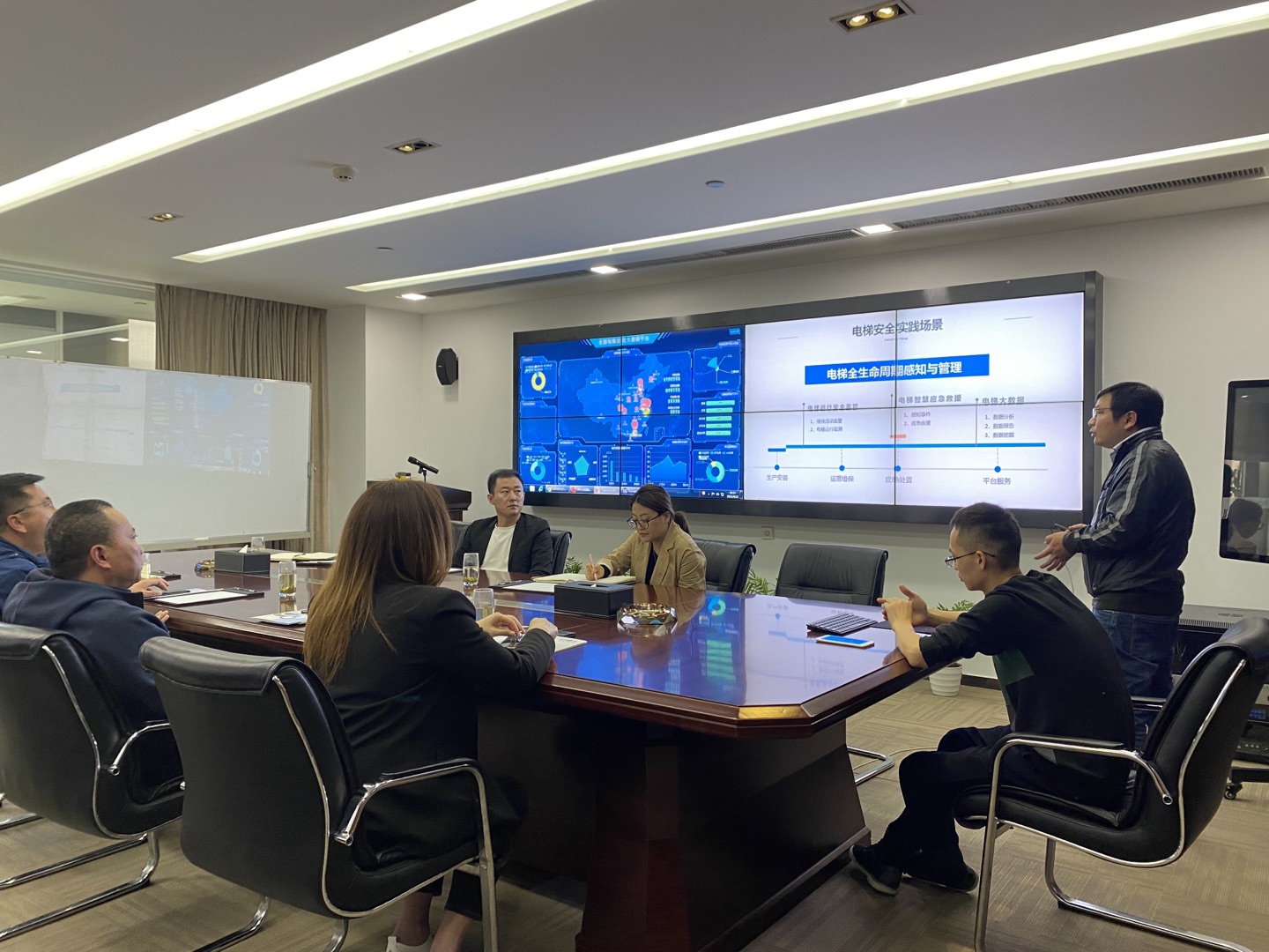 中景资讯 | 华熙集团领导莅临中景物联考察交流