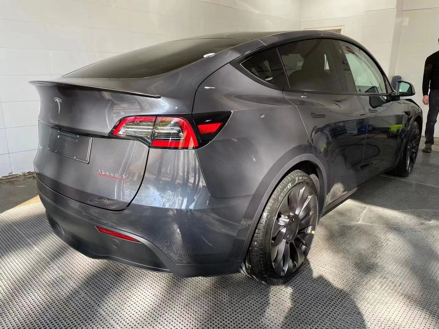 多图预警首批特斯拉modely高性能版今日交付年度最快suv