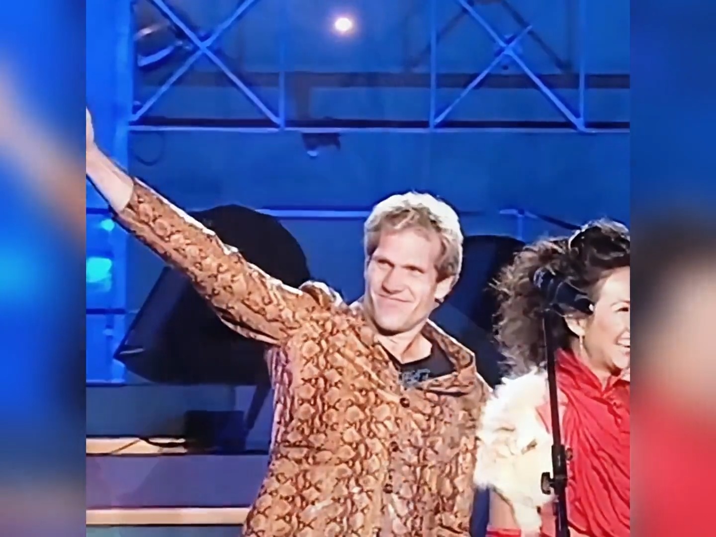 《吻别》原唱张学友，被国外乐队迈克学摇滚翻唱英文版