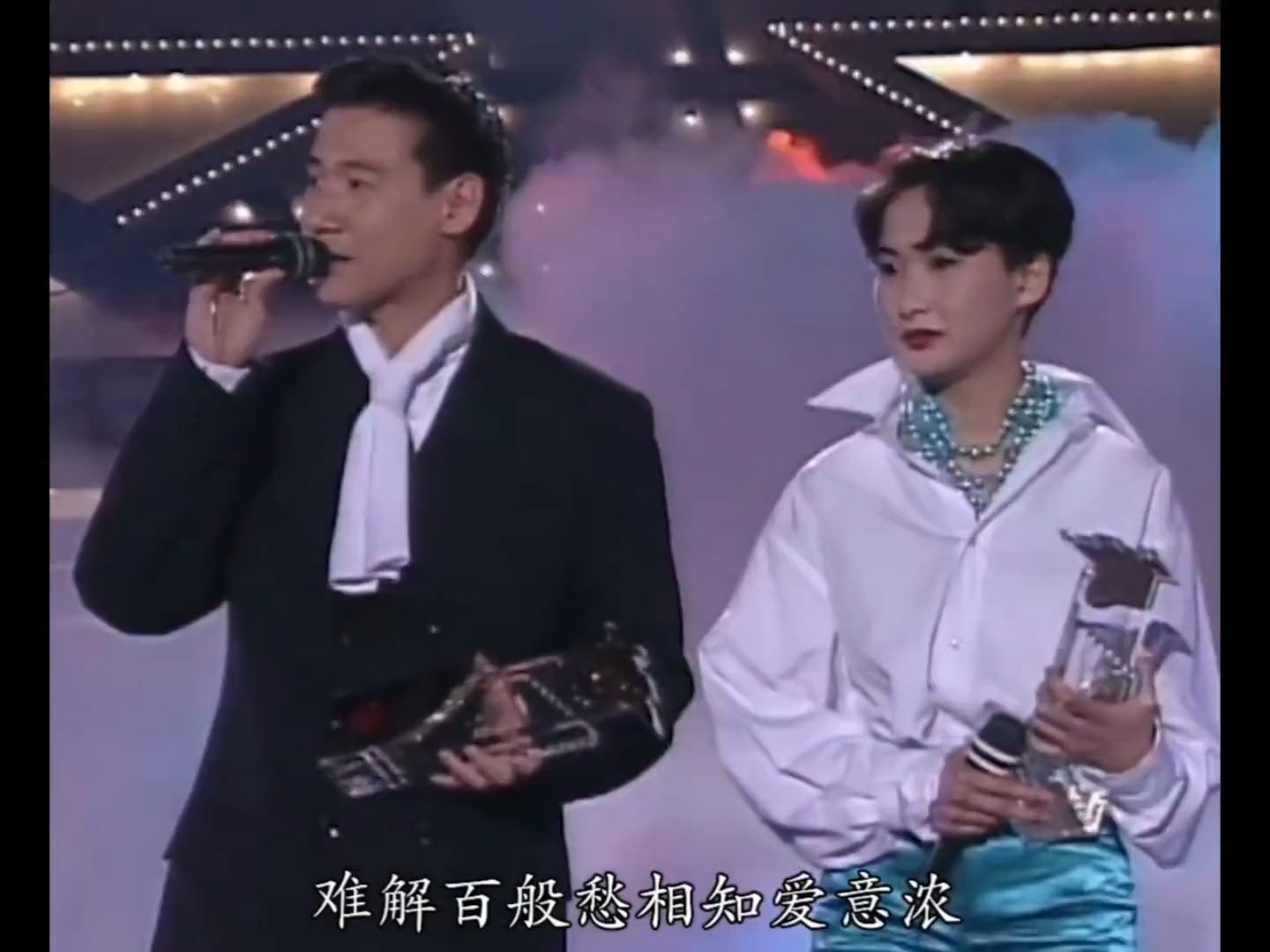 张学友汤宝如《相思风雨中》难解百般愁，相知爱意浓。