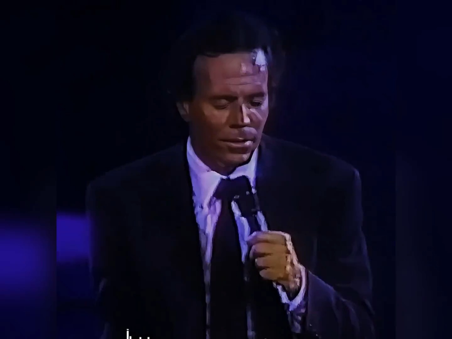 西班牙情歌王子的歌曲《鸽子》，一开口就被他的歌喉所迷倒了