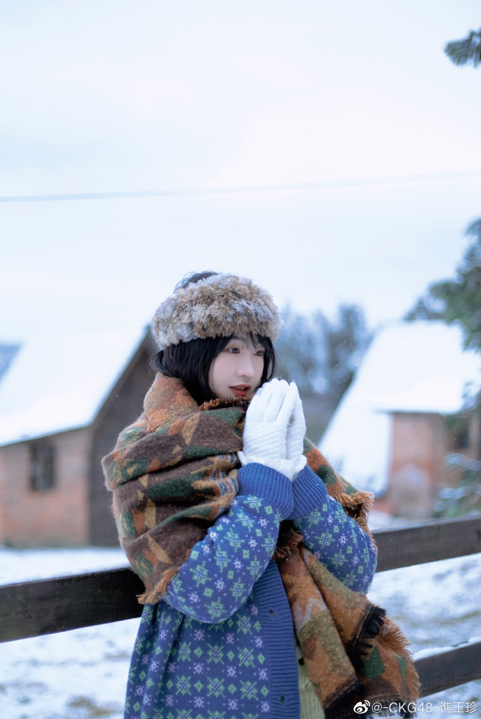 美少女-ckg48-谯玉珍迷人户外雪中美照