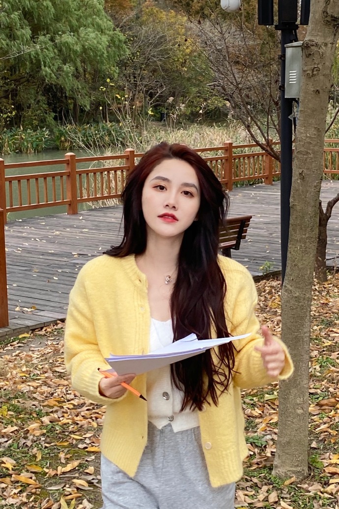 美女艺人gnz48-刘倩倩户外写真美照好可爱_高清图集_新浪网