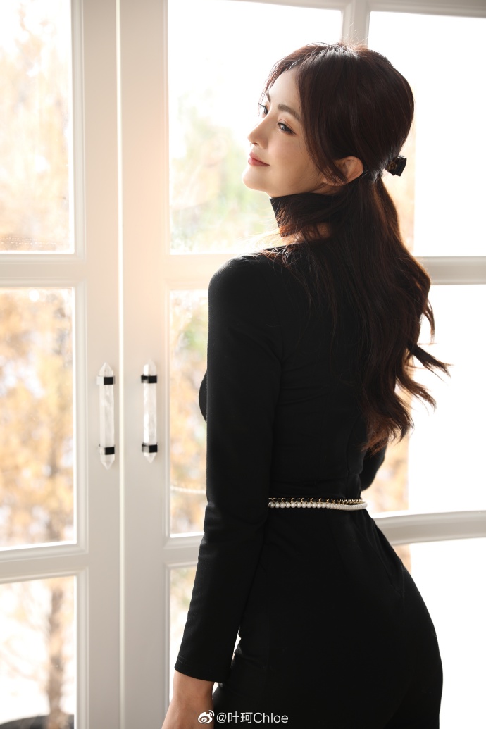 美女网红模特叶珂迷人写真美照好漂亮的