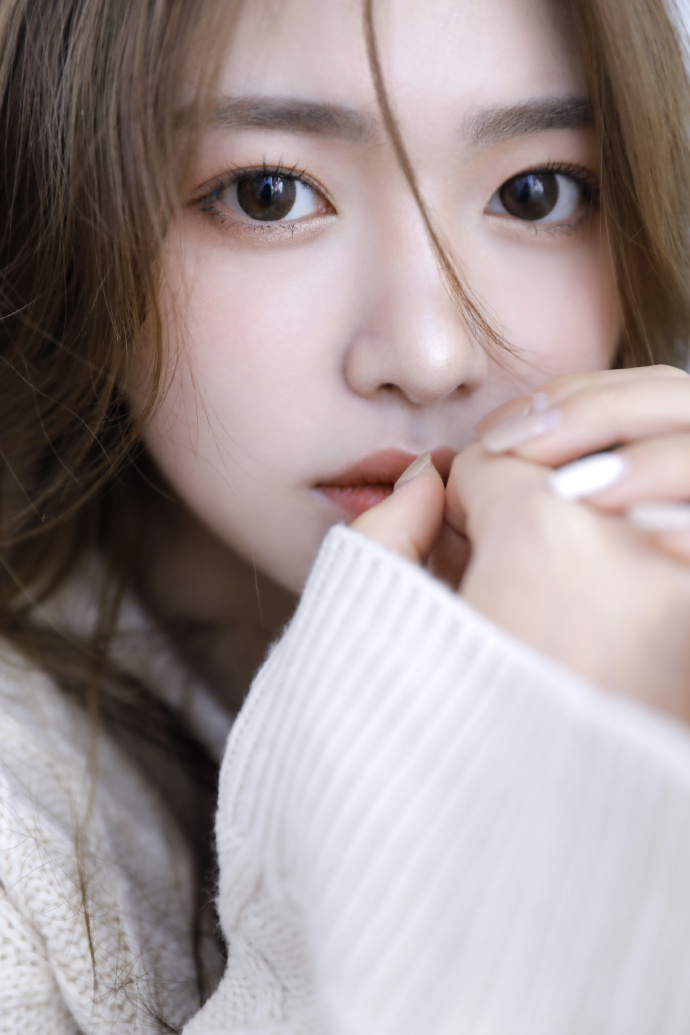 美女艺人张馨允迷人美照欣赏好看啊