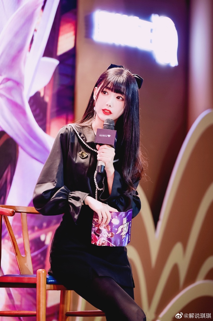 王者荣耀美女解说琪琪迷人写真美照