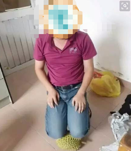 男子藏多年的私房钱被妻子发现,自跪榴莲受罚!