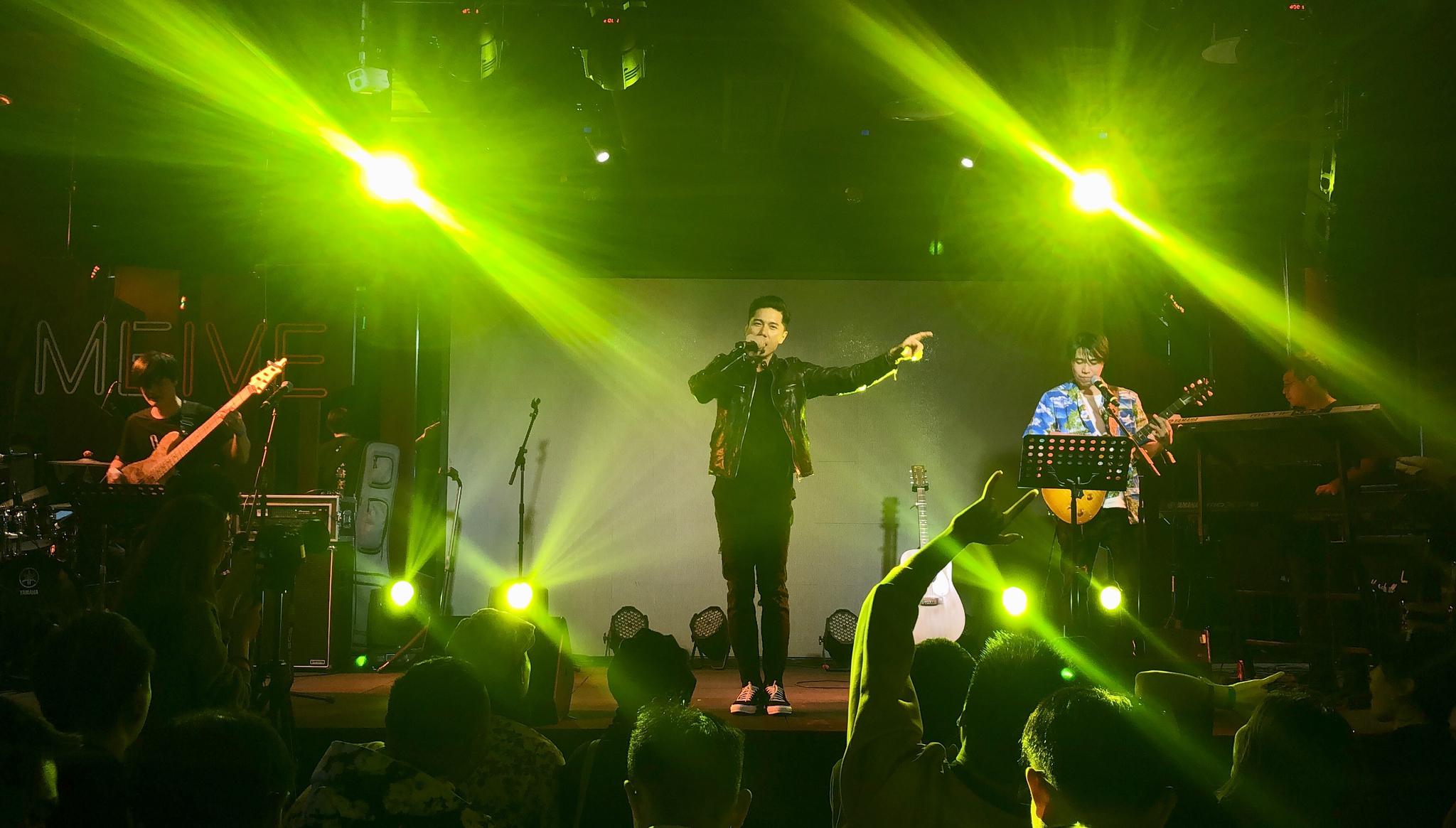 前可米小子主唱许君豪以牙医身份爆火第二人生稳健又精彩