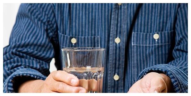 48岁男子服用7年降压药，竟被查出肾衰竭！趁早改掉2个习惯！休闲区蓝鸢梦想 - Www.slyday.coM