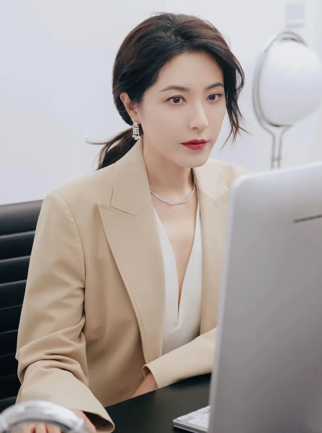 气质女神曾黎成熟之美,温婉端庄