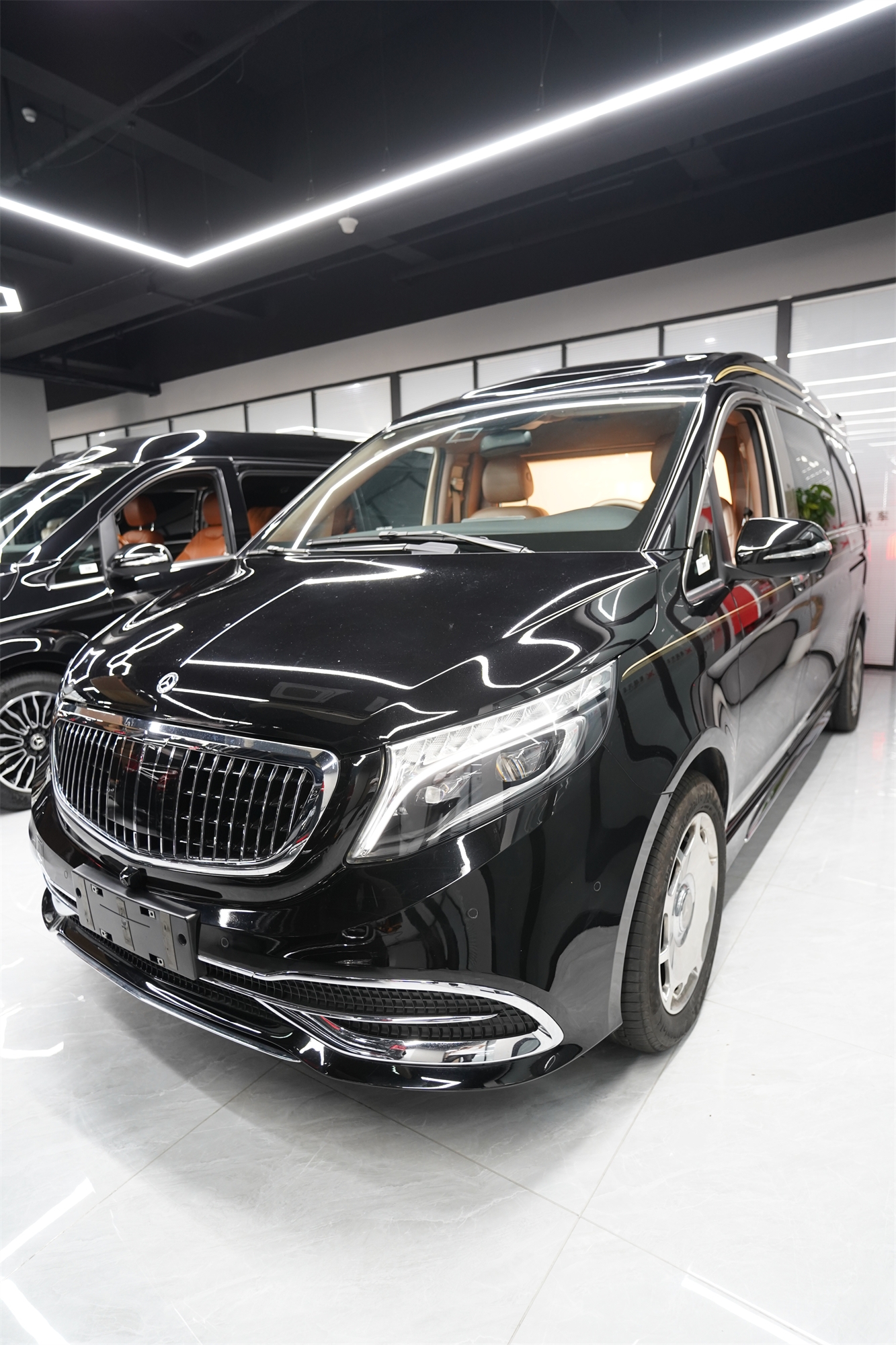 奔驰新款保姆车全隔断私密性强多功能吧台实现咖啡茶饮自由