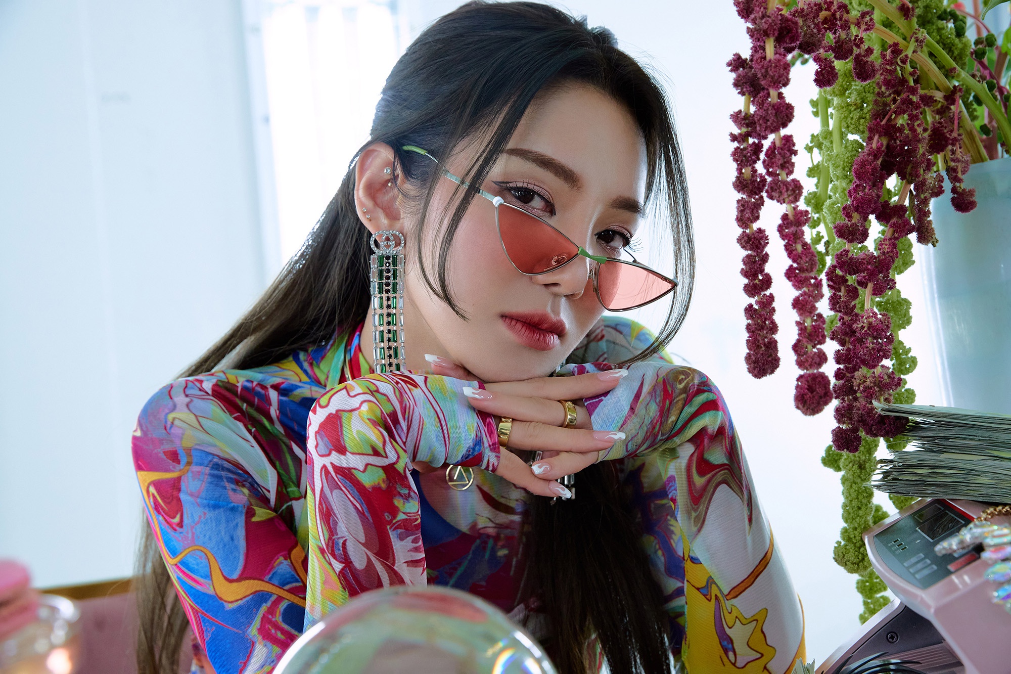 hyo(孝渊)全新单曲《dessert》将于今天下午5点公开音源及mv