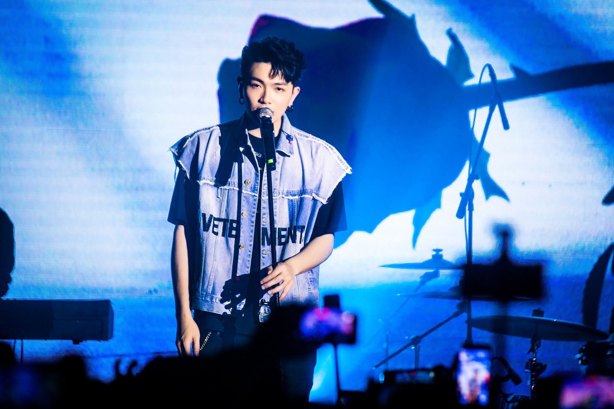 颜人中全国巡演火热进行 高人气高潜力引期待