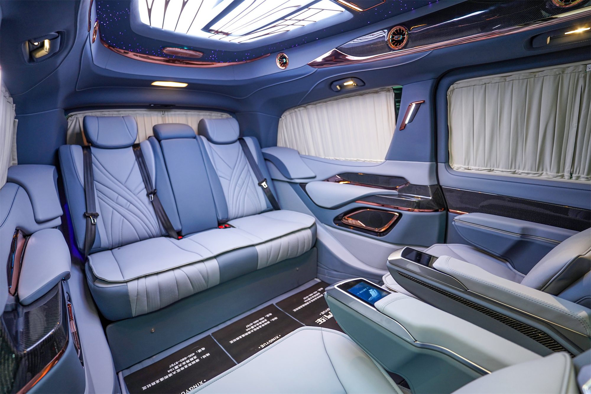 埃尔法劲敌奔驰新款mpv宝石蓝外观碳纤内饰还有星空氛围灯