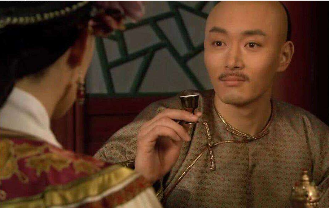 甄嬛传难怪允礼选择喝下毒酒保护甄嬛你看他喝酒之前去哪了