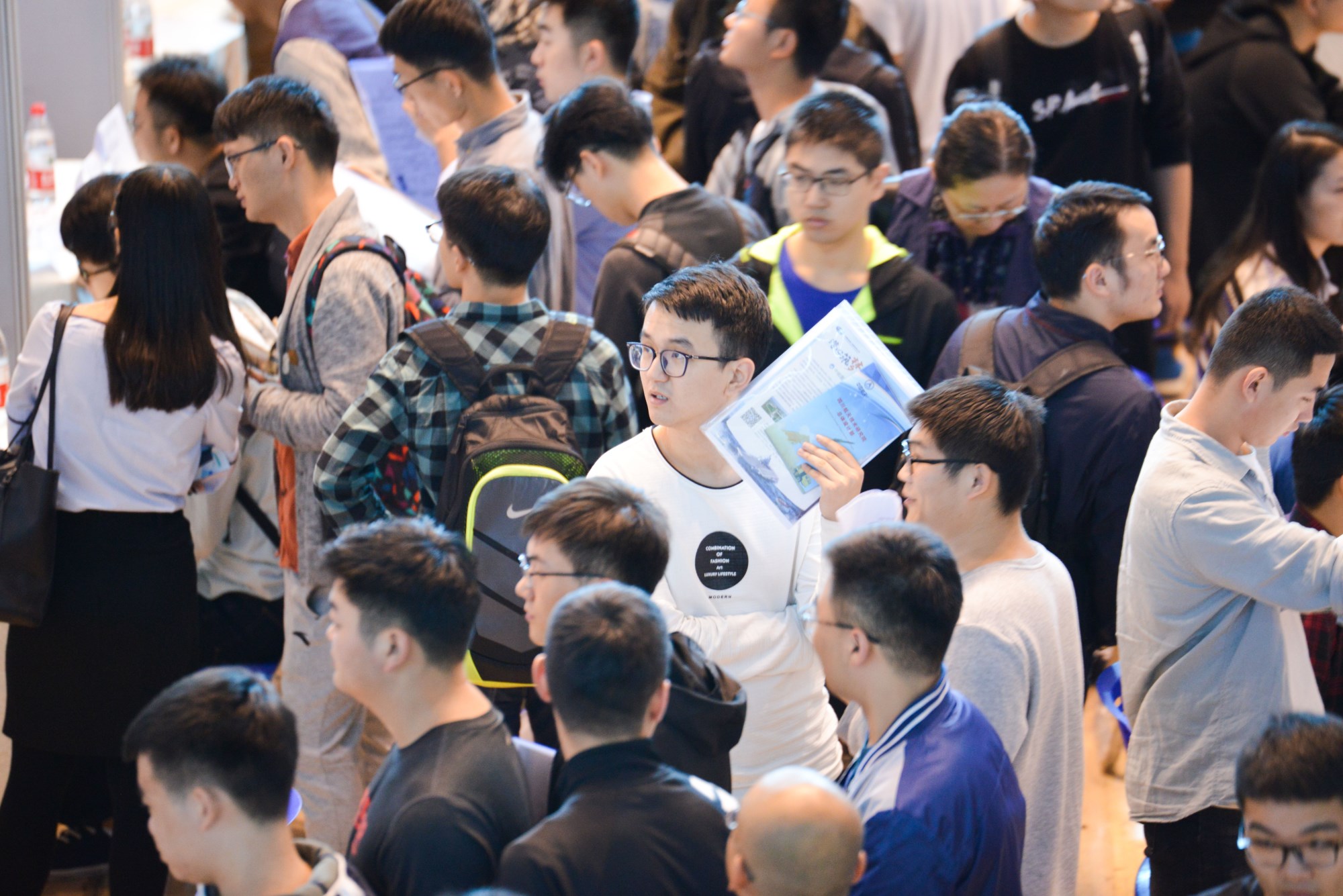 6成大学生认为毕业10年内会年入百万，你怎么看？休闲区蓝鸢梦想 - Www.slyday.coM