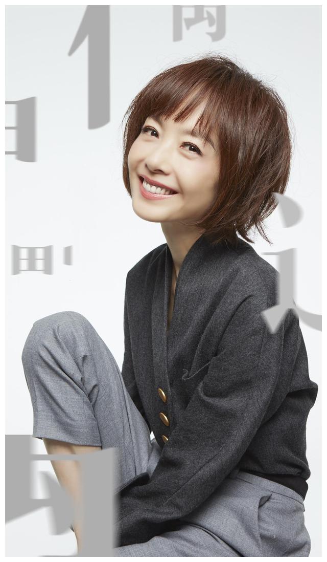 据悉,陈鲁豫在主持《凤凰早班车》的时候,一年没有请过一天假,每天