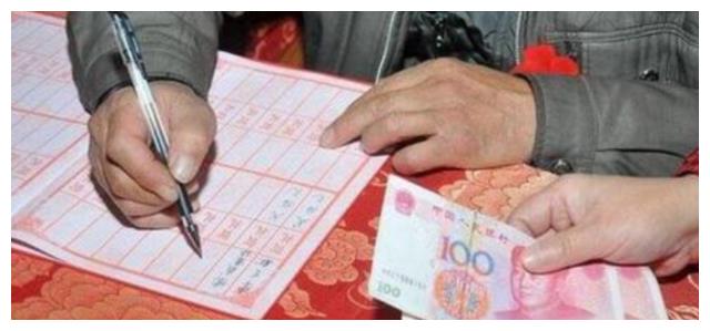 妈妈带6岁儿子回乡下吃席，菜刚上齐就打包，大声喊叫：我随礼了休闲区蓝鸢梦想 - Www.slyday.coM