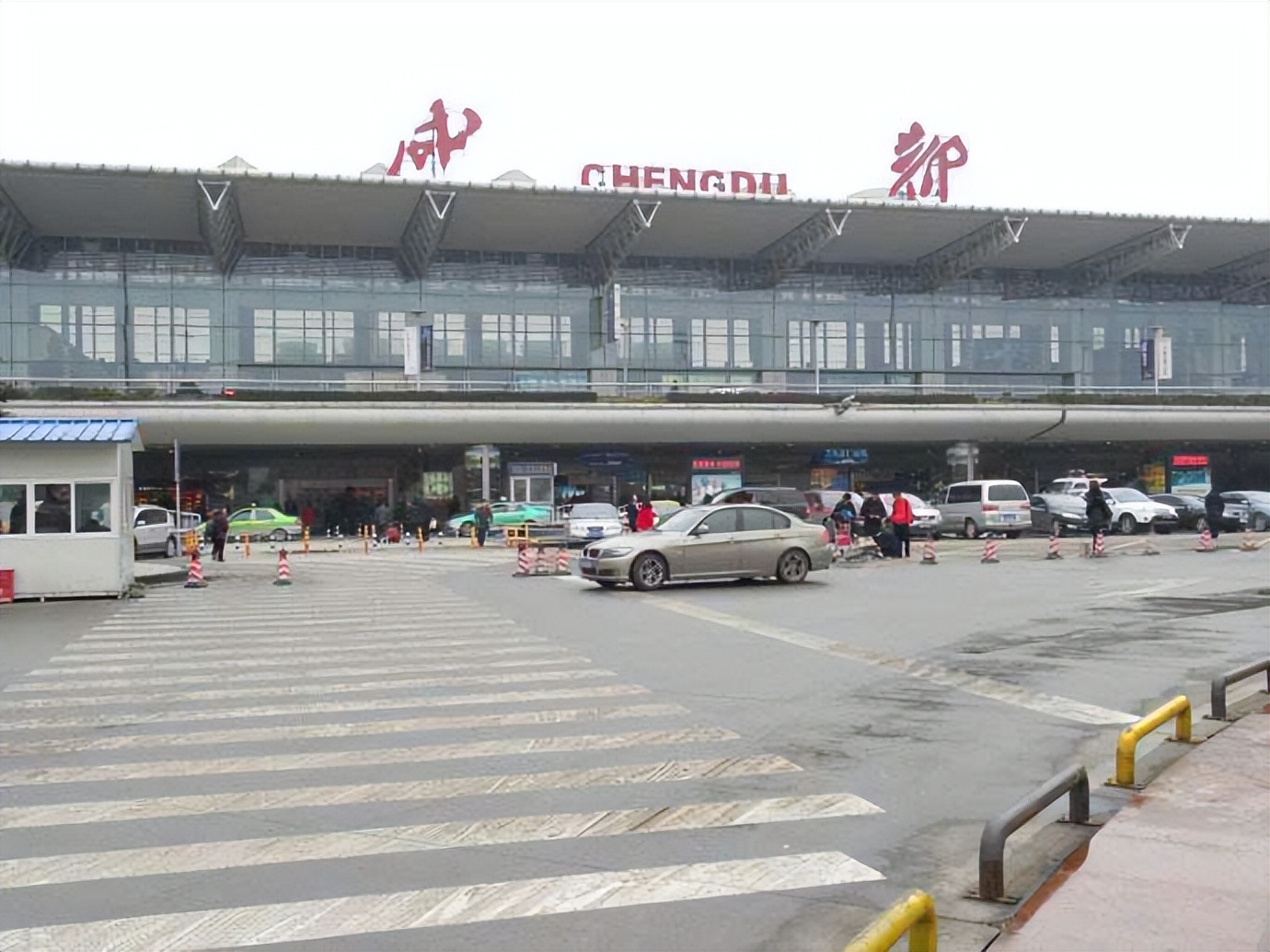 成都机场停车场一天收费标准双流机场的停车费是怎么收的