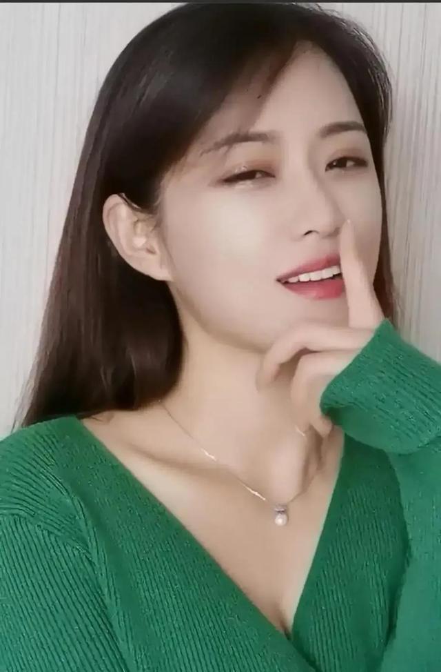 网红三妮劲爆全身照,媚丽诱惑勾人眼,最后最真实