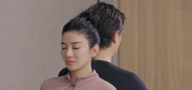 黄奕与相亲对象相处不错女方机场被拍戴有戒指反应恋情进展