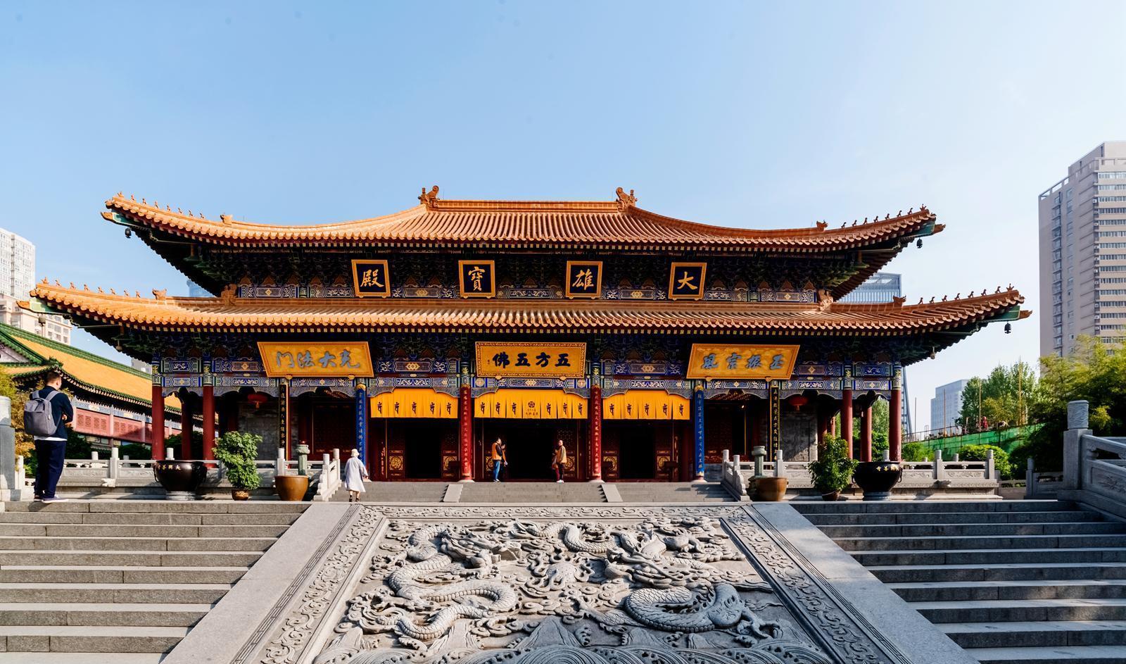 这座寺庙位于陕西西安市,它是西安历史悠久的古寺之一,在古代它曾是